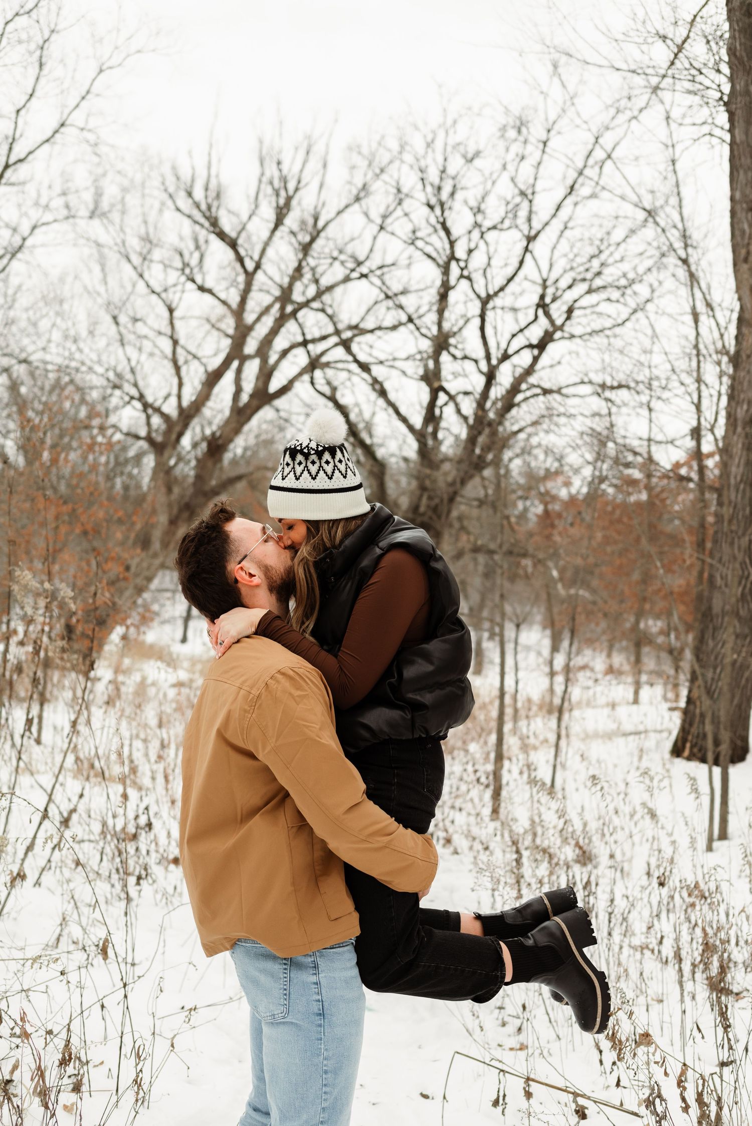 couple kissing in Plymouth minnesota