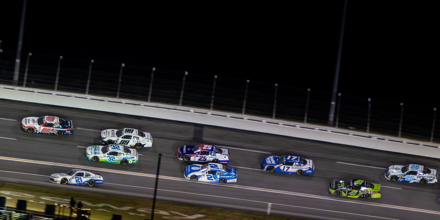 Sheldon Creeds leads a pack to the checkered flag during the Bennet Transportation & Logistics 250 on February 21st 2026