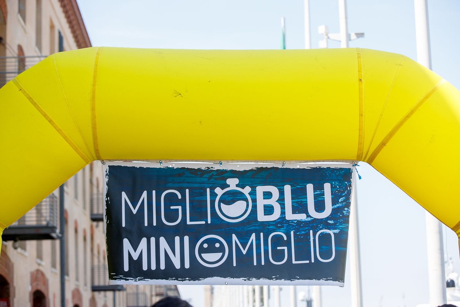 Yellow inflatable arch with 'Miglioblu Mini Miglio' text display.