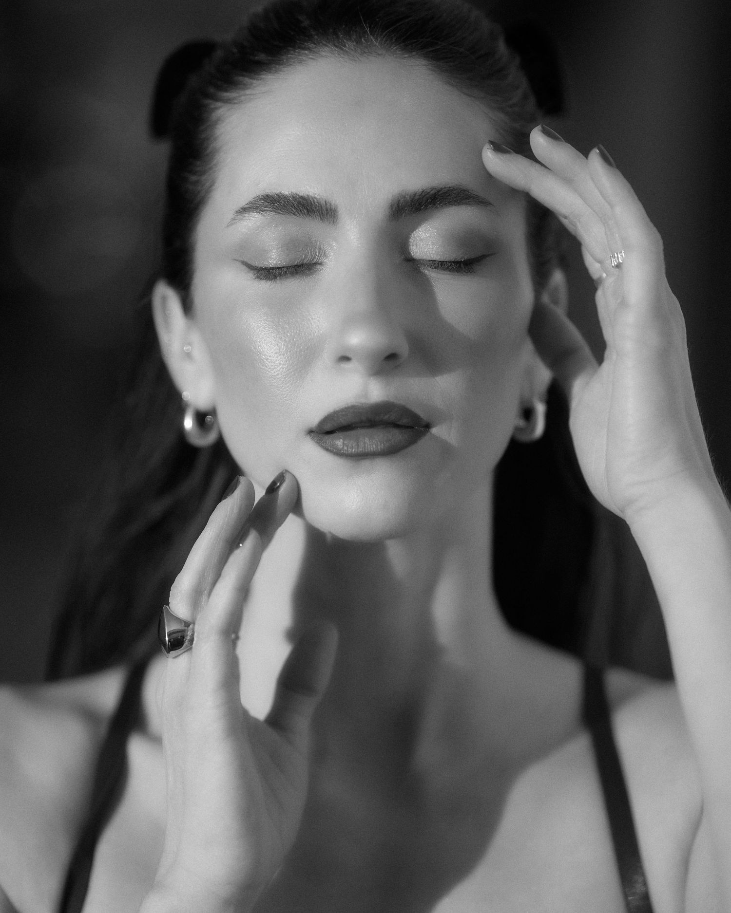 Black and white beauty portrait with elegant hand poses.