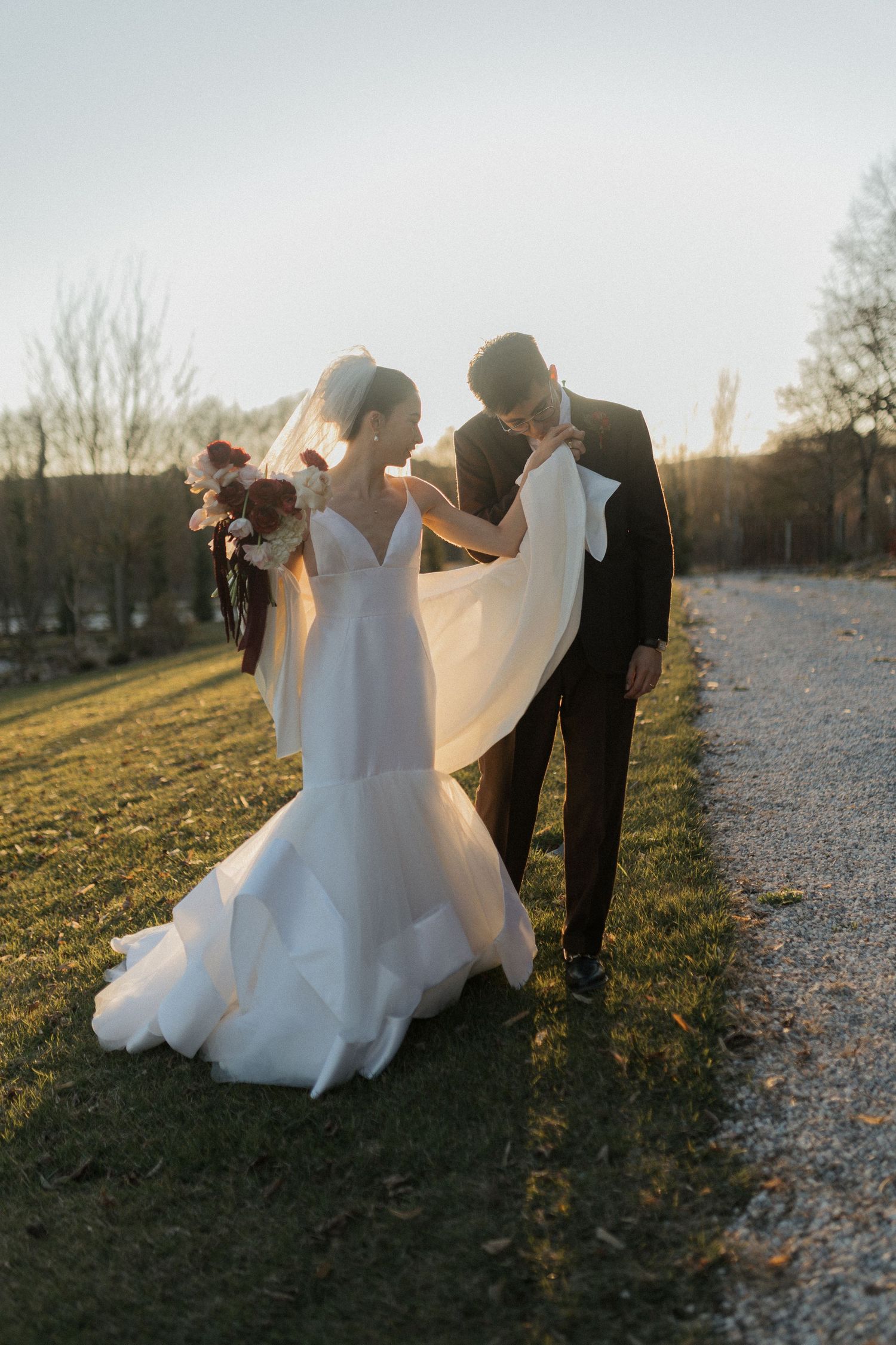 Couple wedding luxury Tuscany wedding Spadaforte venue elopement destination sunset light golden hour
