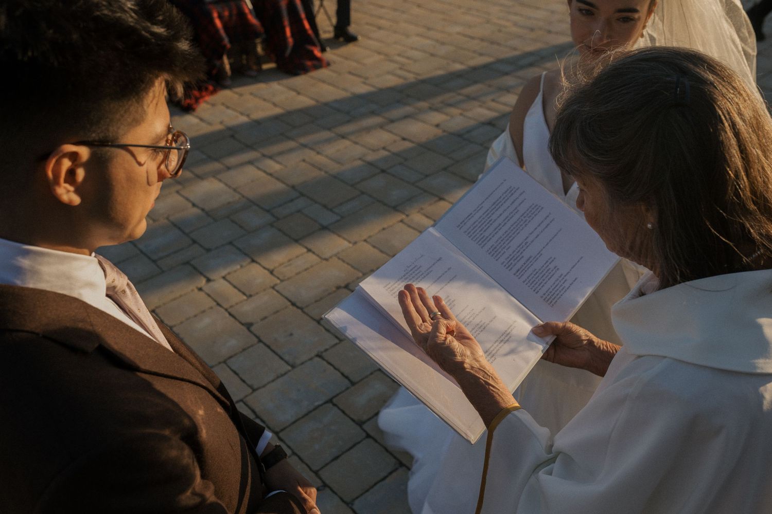 Couple wedding luxury Tuscany wedding Spadaforte venue elopement destination sunset light golden hour ceremony