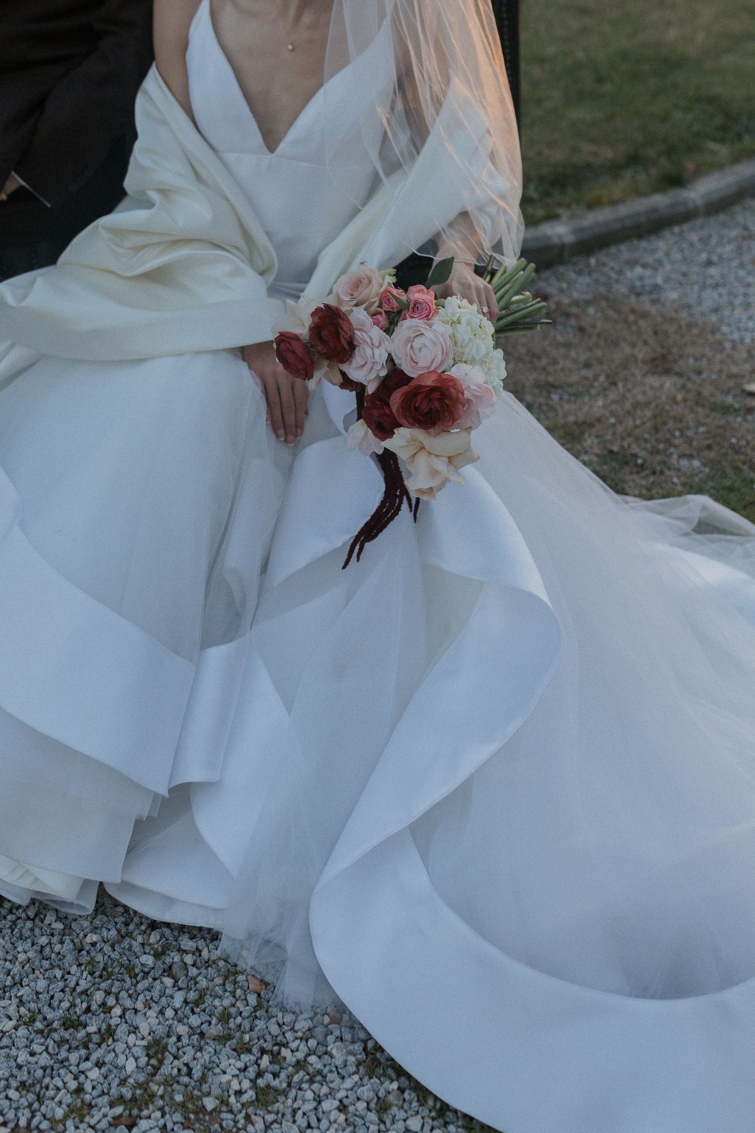 Couple wedding luxury Tuscany wedding Spadaforte venue elopement destination sunset light golden hour