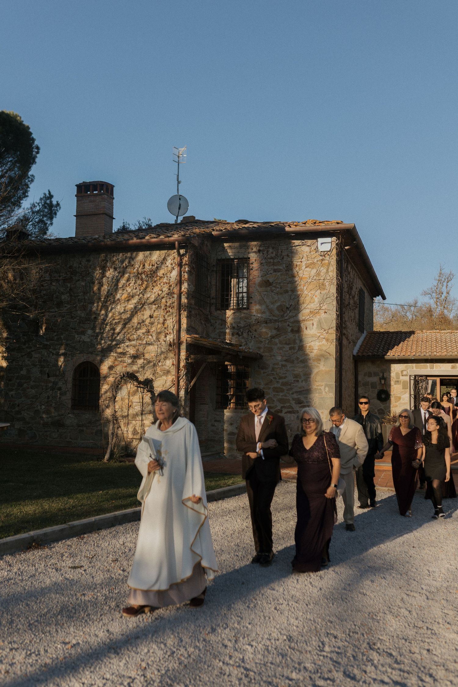 Couple wedding luxury Tuscany wedding Spadaforte venue elopement destination sunset light golden hour ceremony