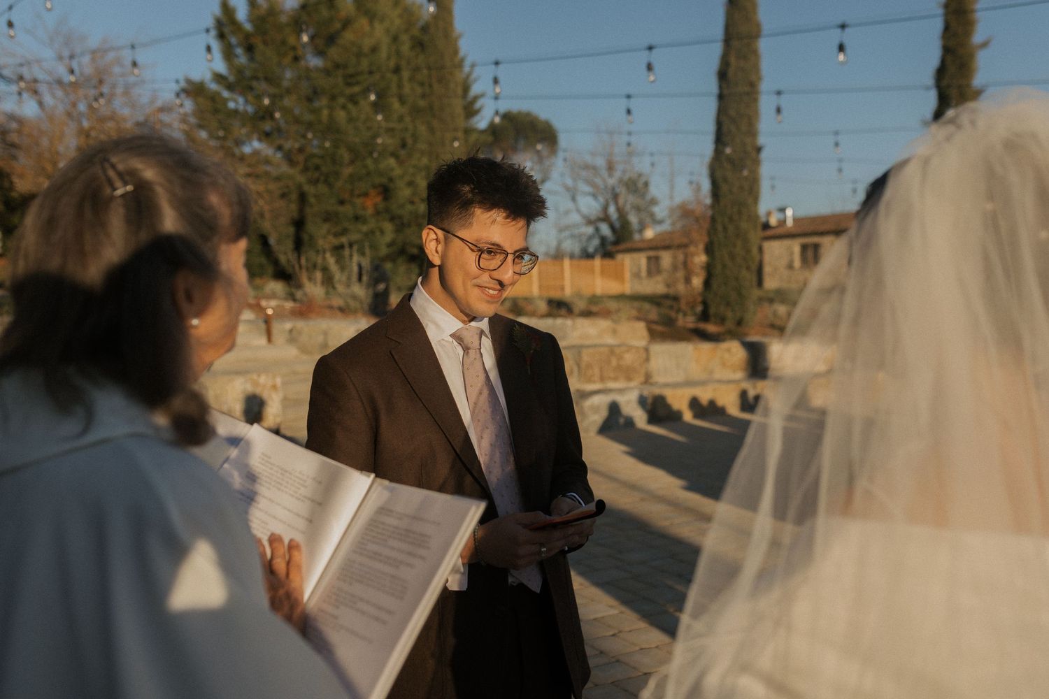 Couple wedding luxury Tuscany wedding Spadaforte venue elopement destination sunset light golden hour ceremony