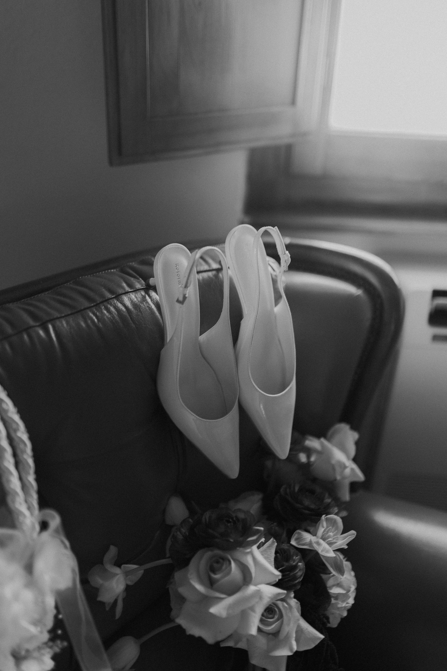 wedding luxury Tuscany wedding Spadaforte venue elopement destination getting ready bride dress