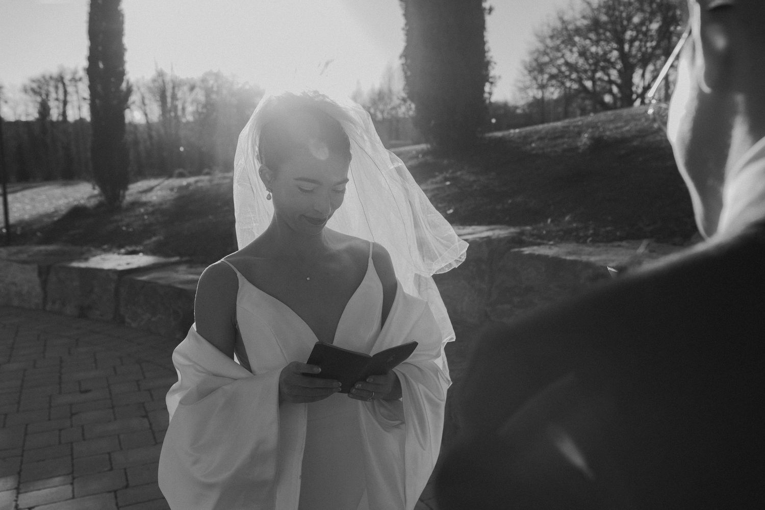 Couple wedding luxury Tuscany wedding Spadaforte venue elopement destination sunset light golden hour ceremony