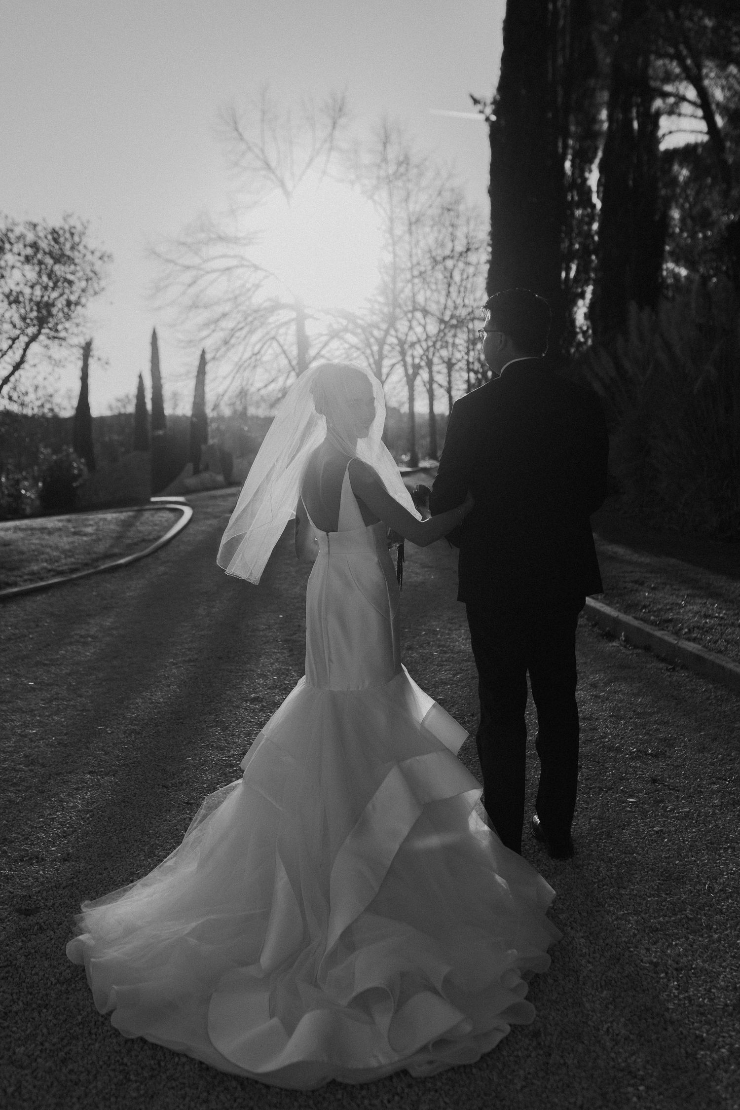 Couple wedding luxury Tuscany wedding Spadaforte venue elopement destination sunset light golden hour ceremony