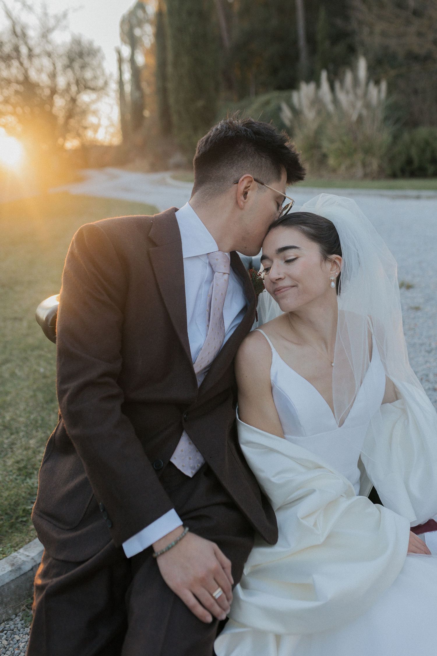 Couple wedding luxury Tuscany wedding Spadaforte venue elopement destination sunset light golden hour