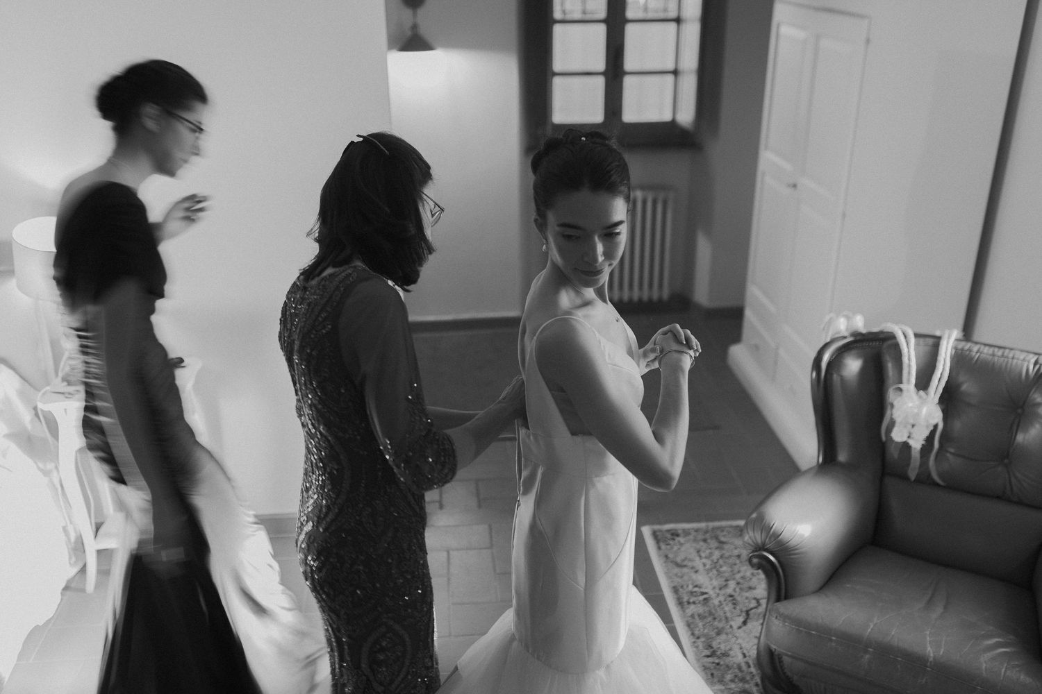 wedding luxury Tuscany wedding Spadaforte venue elopement destination getting ready bride