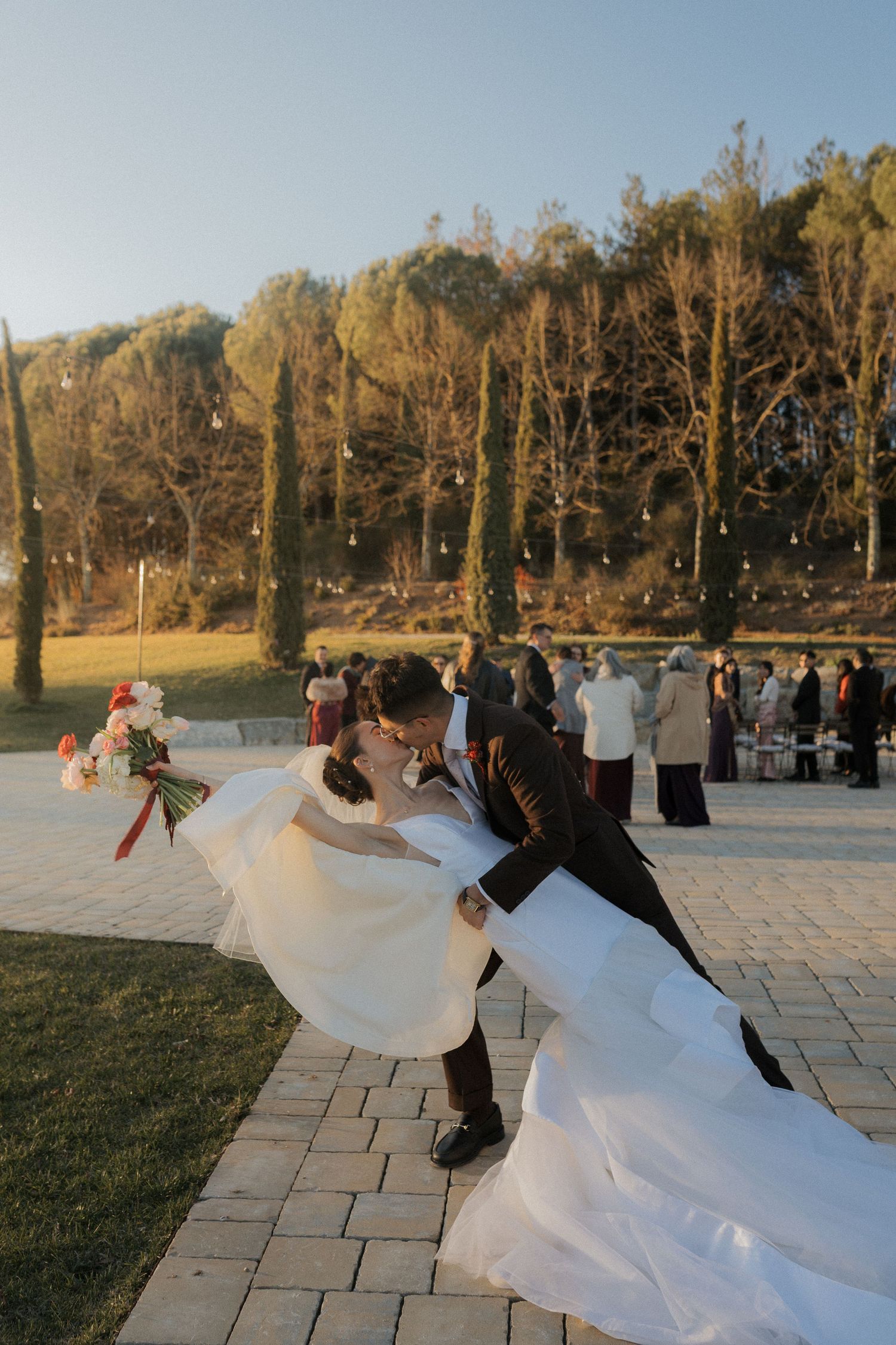 Couple wedding luxury Tuscany wedding Spadaforte venue elopement destination sunset light golden hour