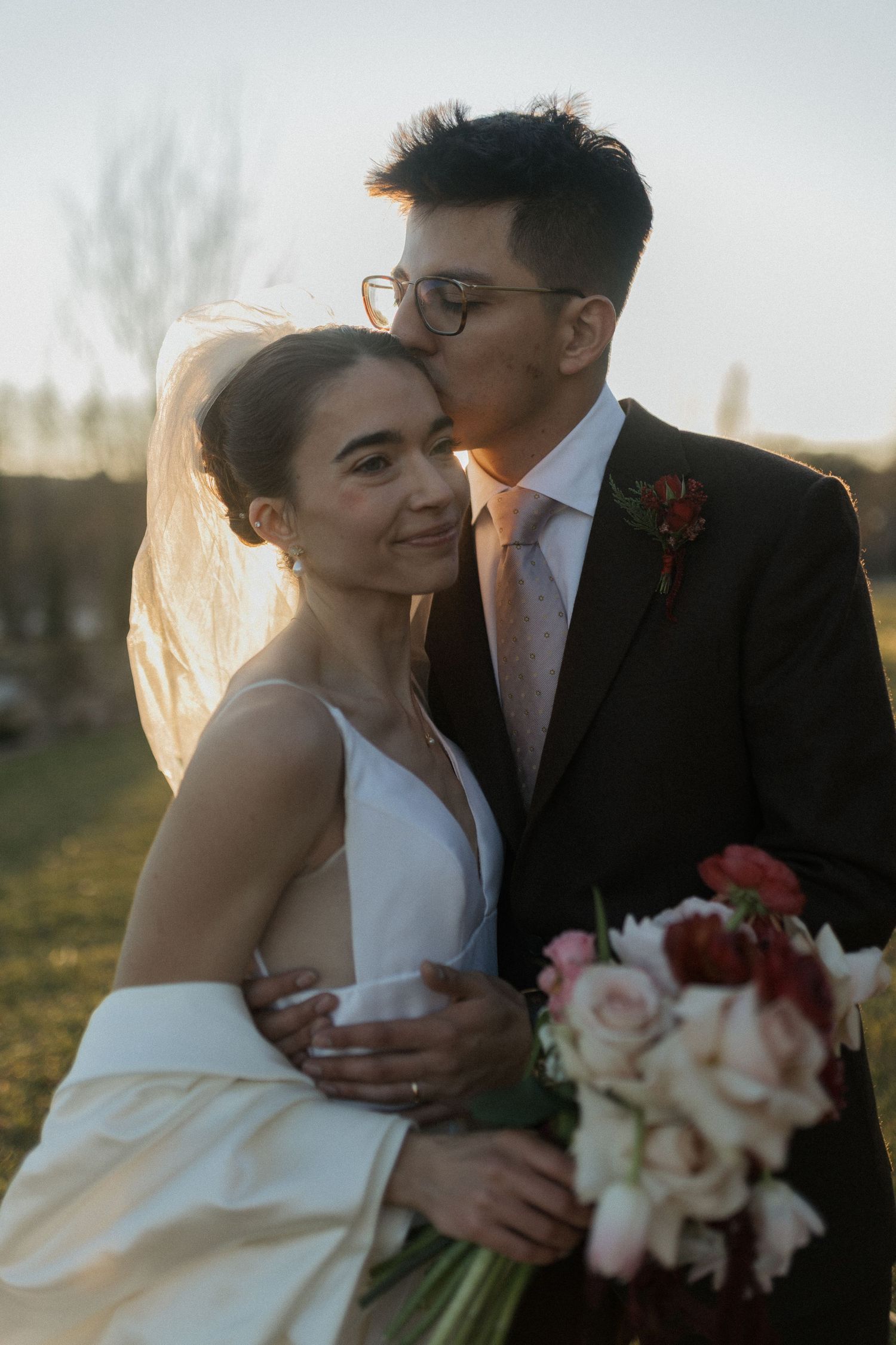 Couple wedding luxury Tuscany wedding Spadaforte venue elopement destination sunset light golden hour