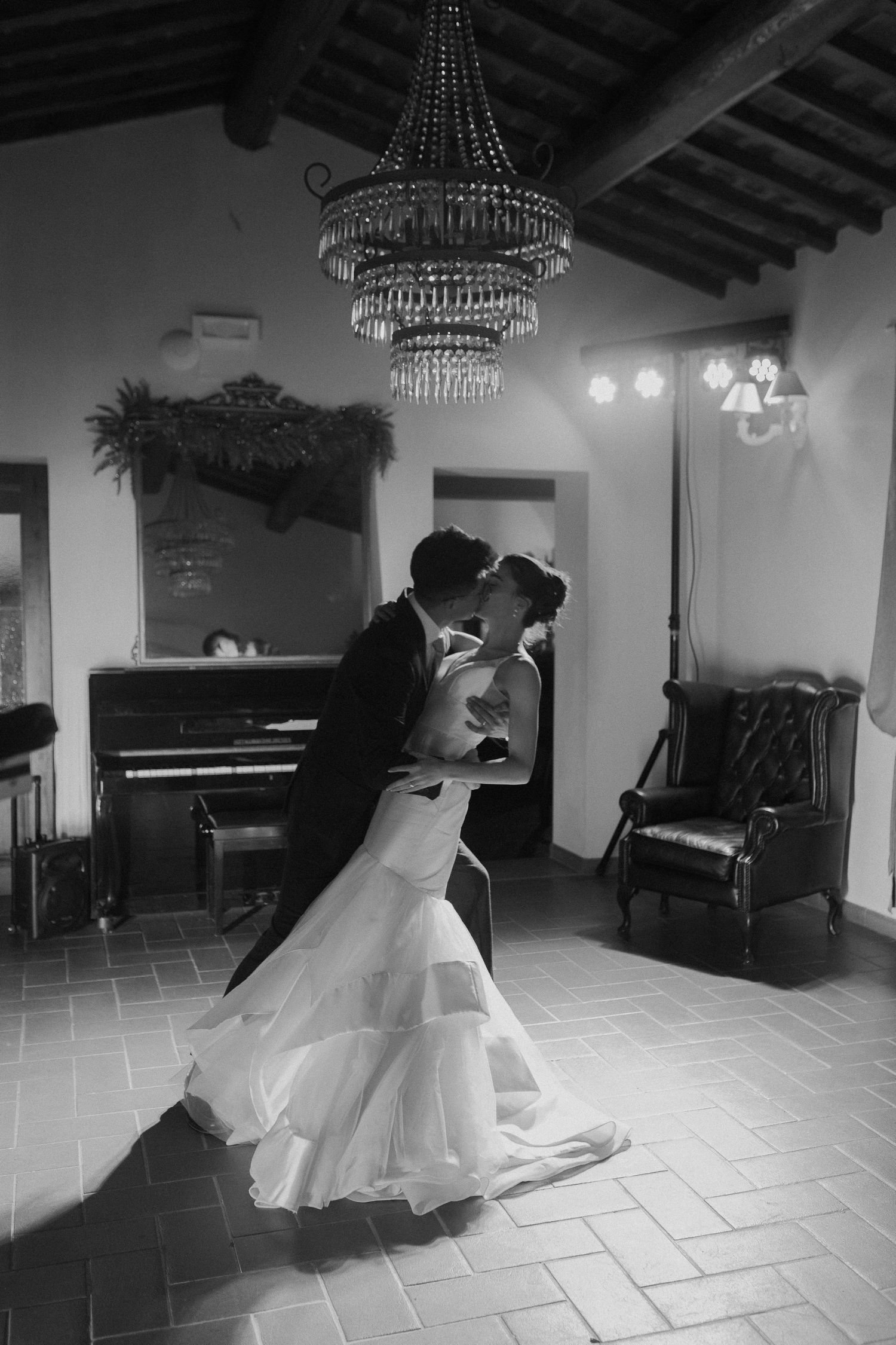 couple dancing luxury wedding Tuscany