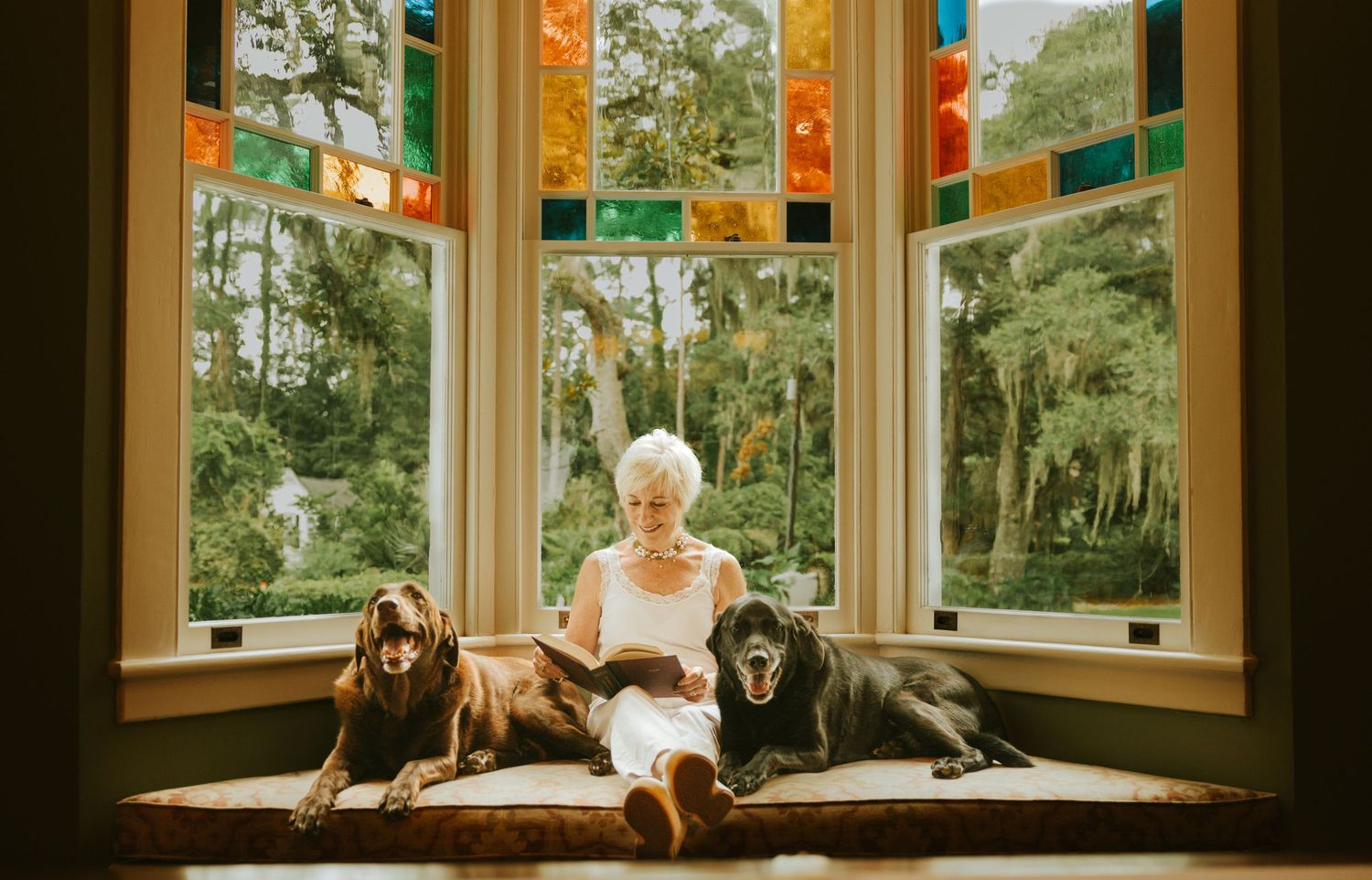 Pet- inclusive portaits photography capturing natural moments with dogs in Savannah, GA