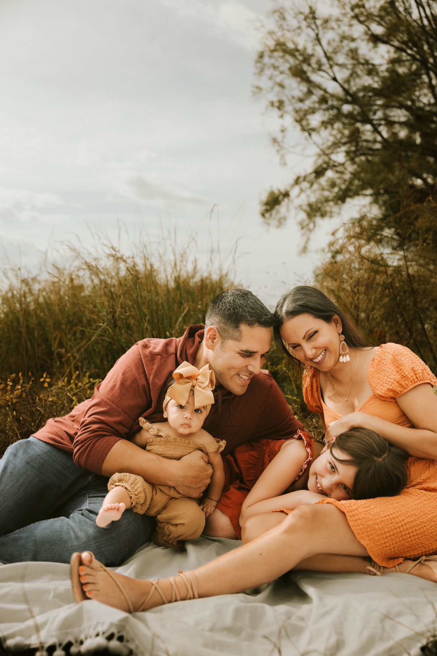 Lifestyle family session photographed in an organic, relaxed setting