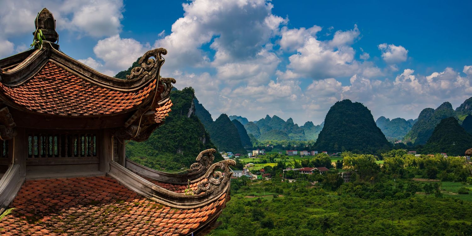 Quây Sơn River Valley. Ban Gioc waterfalss. Vietnam