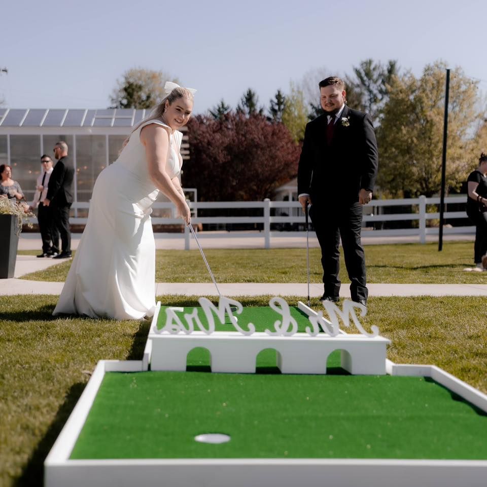Cocktail Hour Wedding Reception Guest Entertainment Portable Mini Golf Putt Putt Golf Classic Modern Luxury Theme
