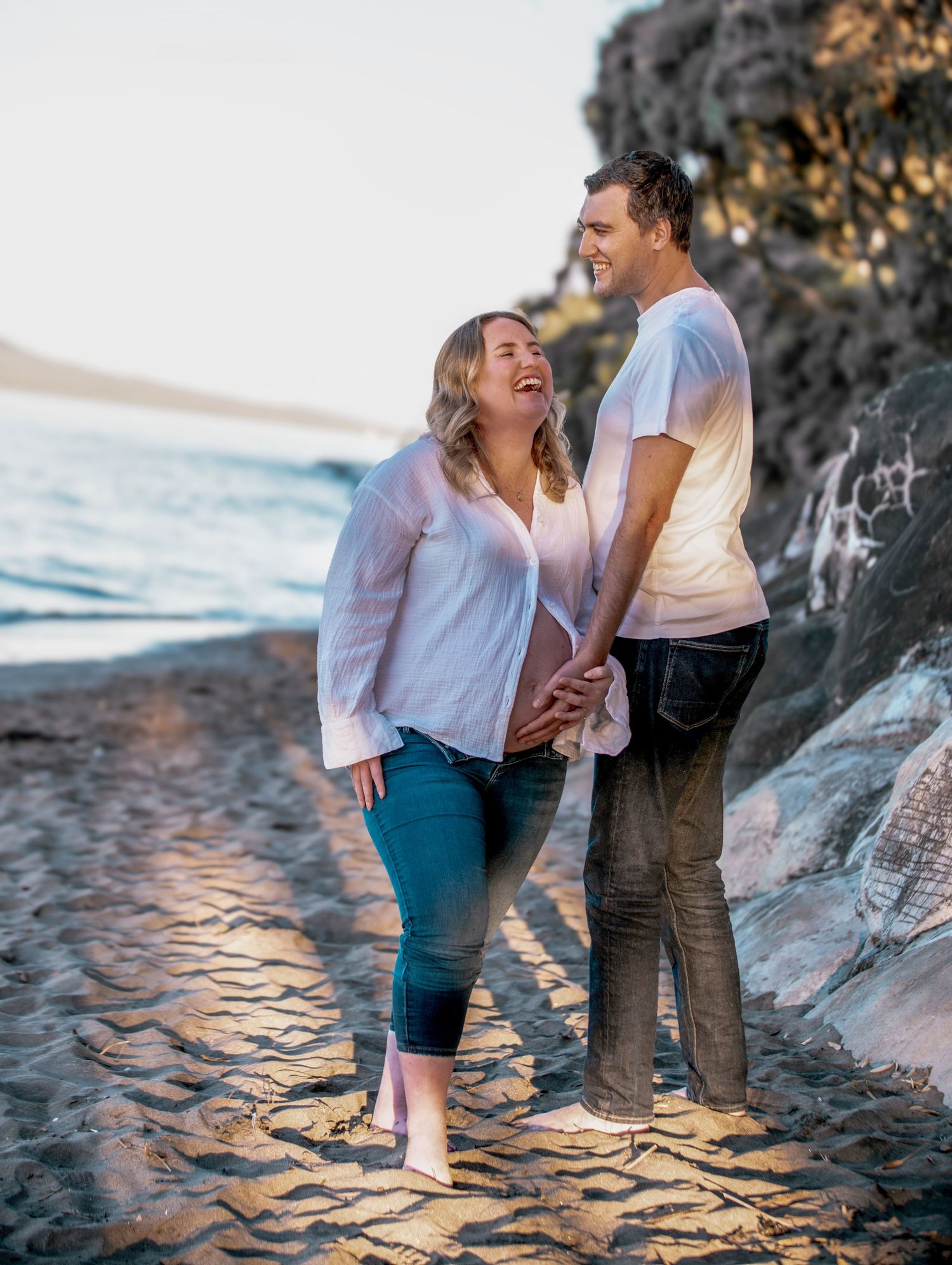 Expectant couple together by the beach – maternity photography Auckland North Shore, Mairangi bay beach