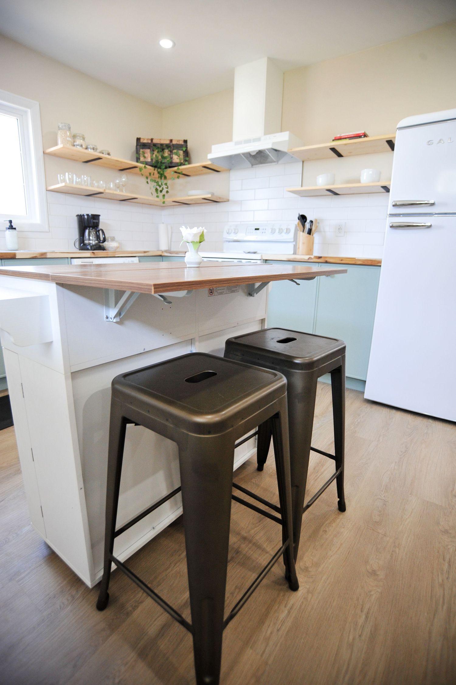 Laura Smiley Photography Real Estate Interior Camrose Airbnb