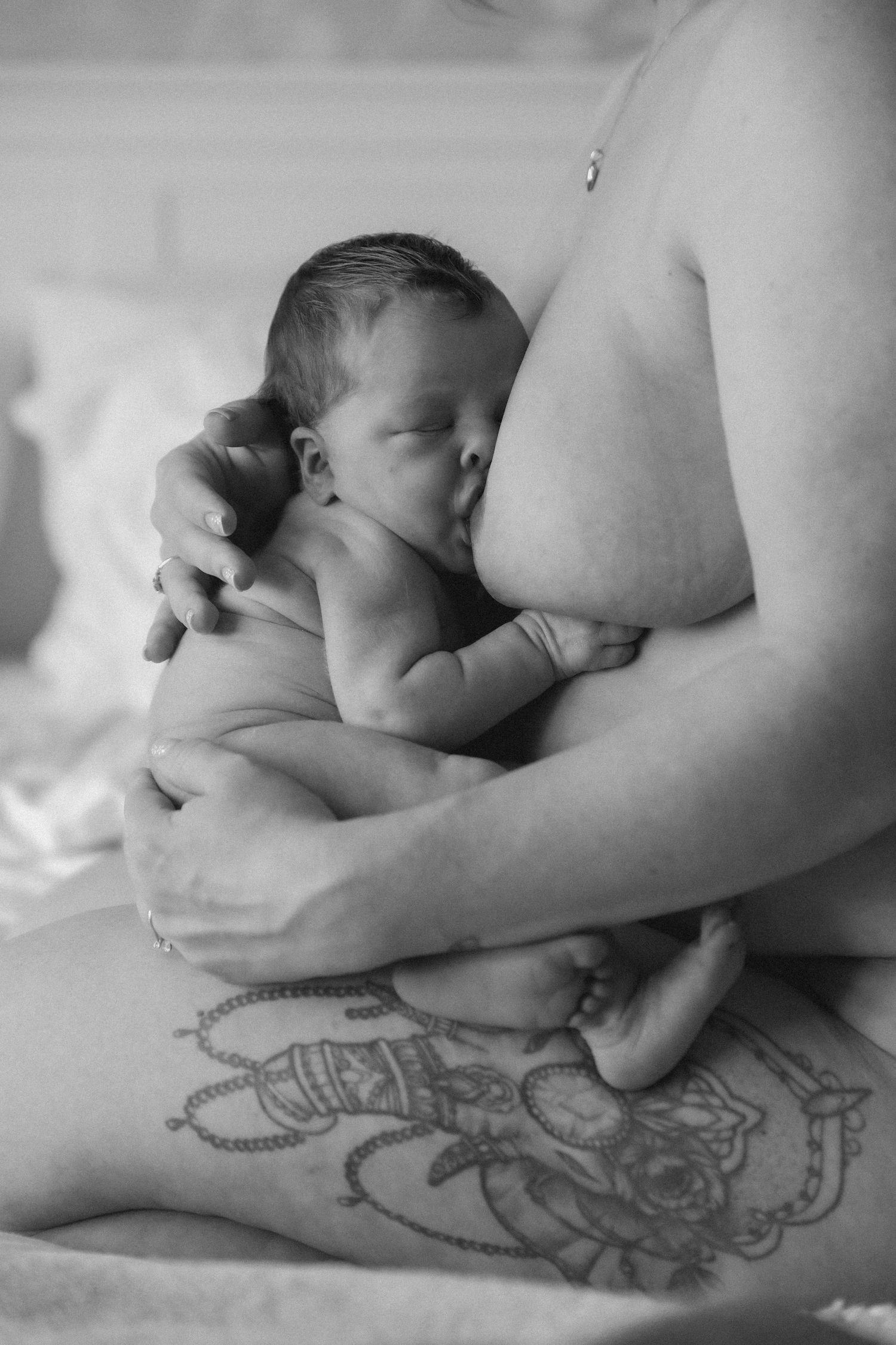 ALILOPHOTO MATERNITY MOTHERHOOD NEWBORN PHOTOGRAPHER NEARBY