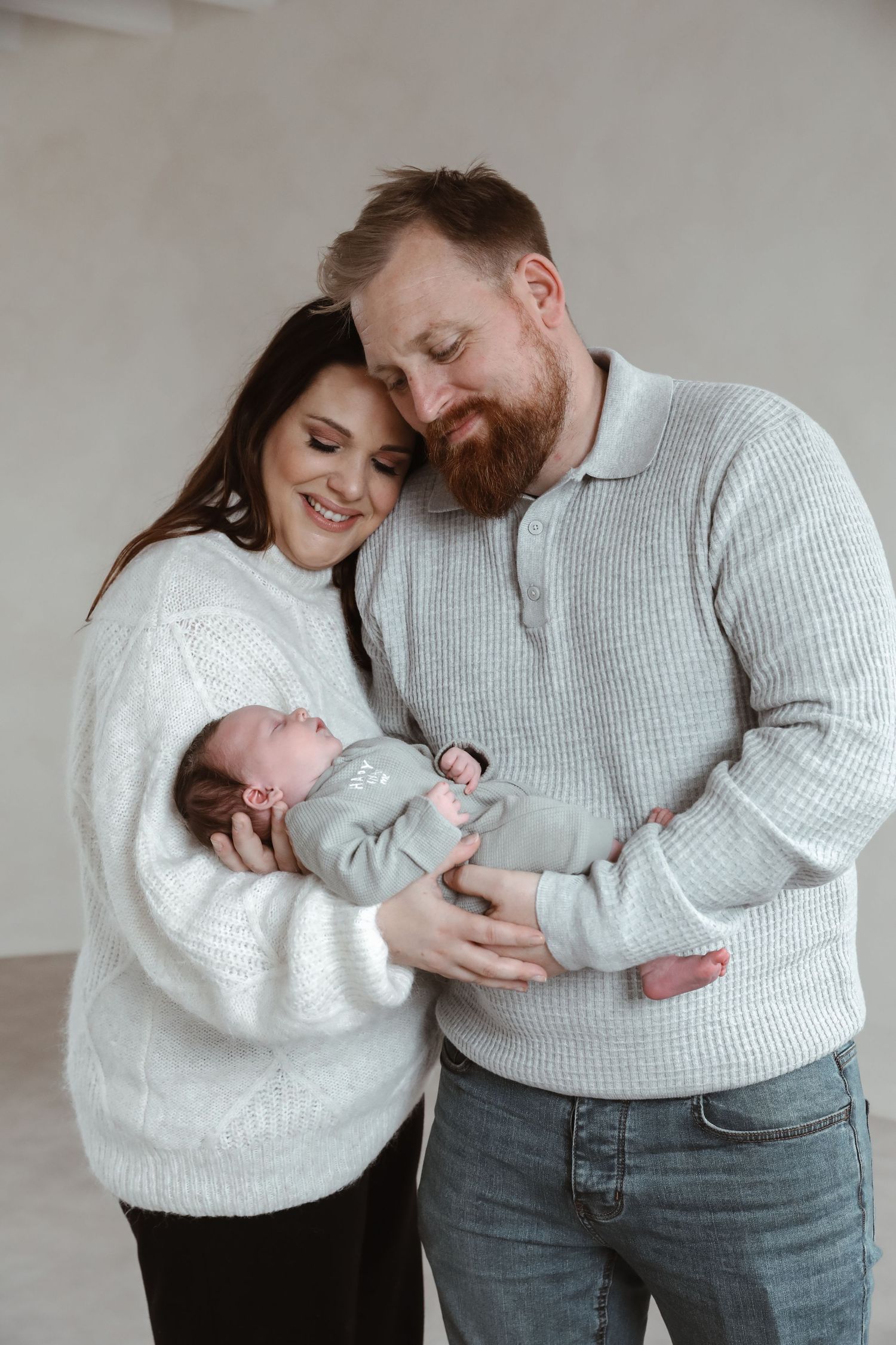 ALILOPHOTO MATERNITY MOTHERHOOD NEWBORN PHOTOGRAPHER NEARBY
