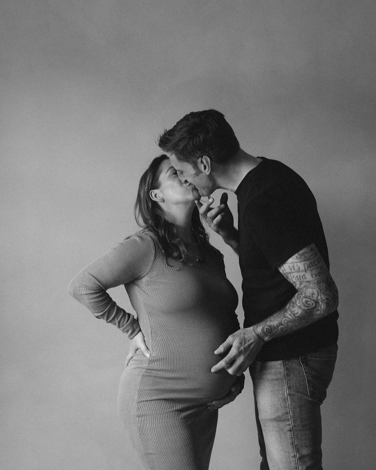 Maternity photographer Derby. Maternity photography. Motherhood photographer. Derbyshire.