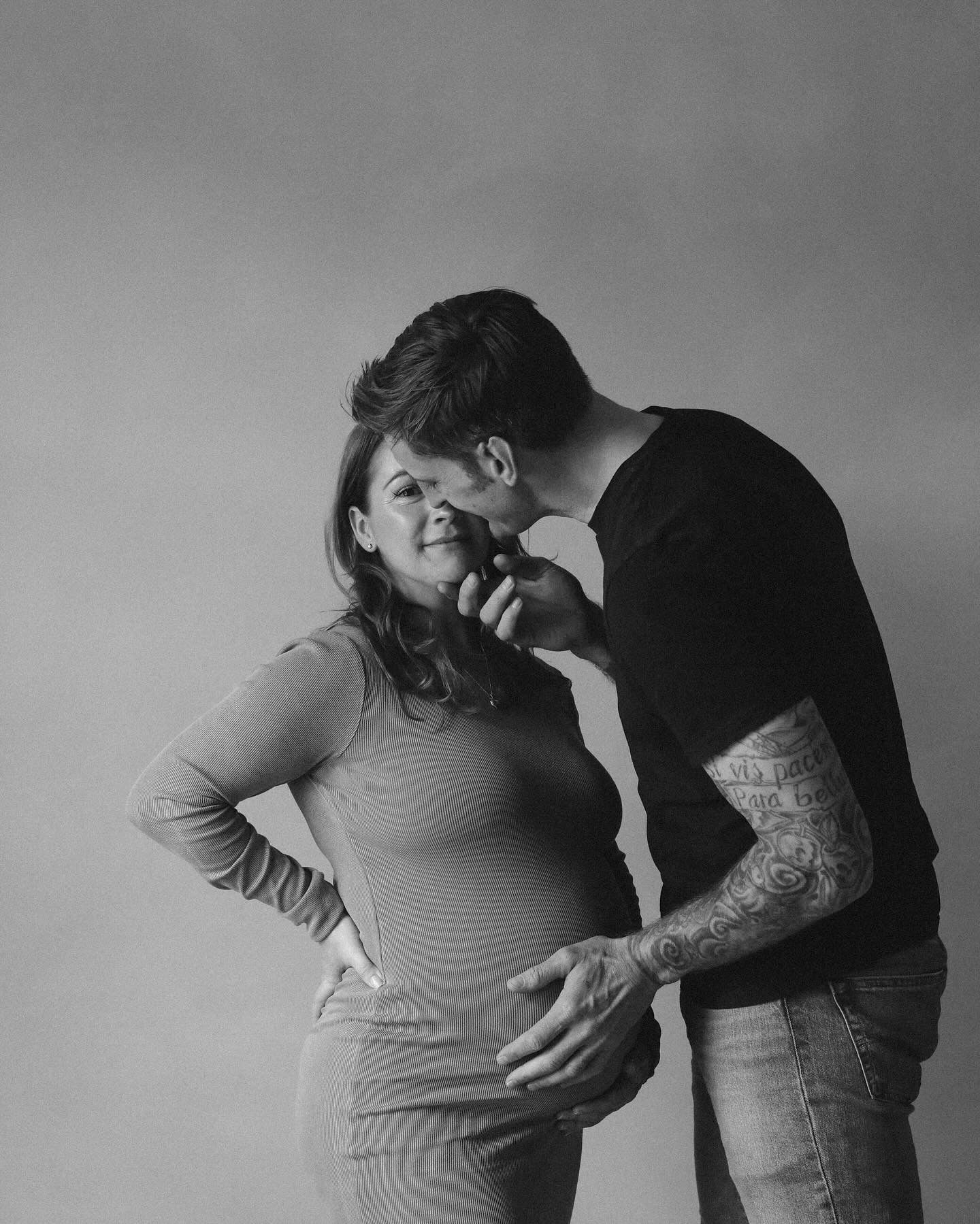 Maternity photographer Derby. Maternity photography. Motherhood photographer. Derbyshire.