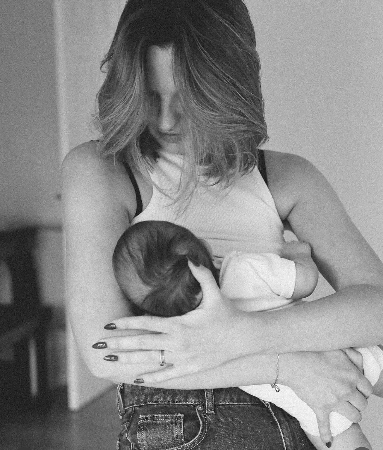 ALILOPHOTO MATERNITY MOTHERHOOD NEWBORN PHOTOGRAPHER NEARBY
