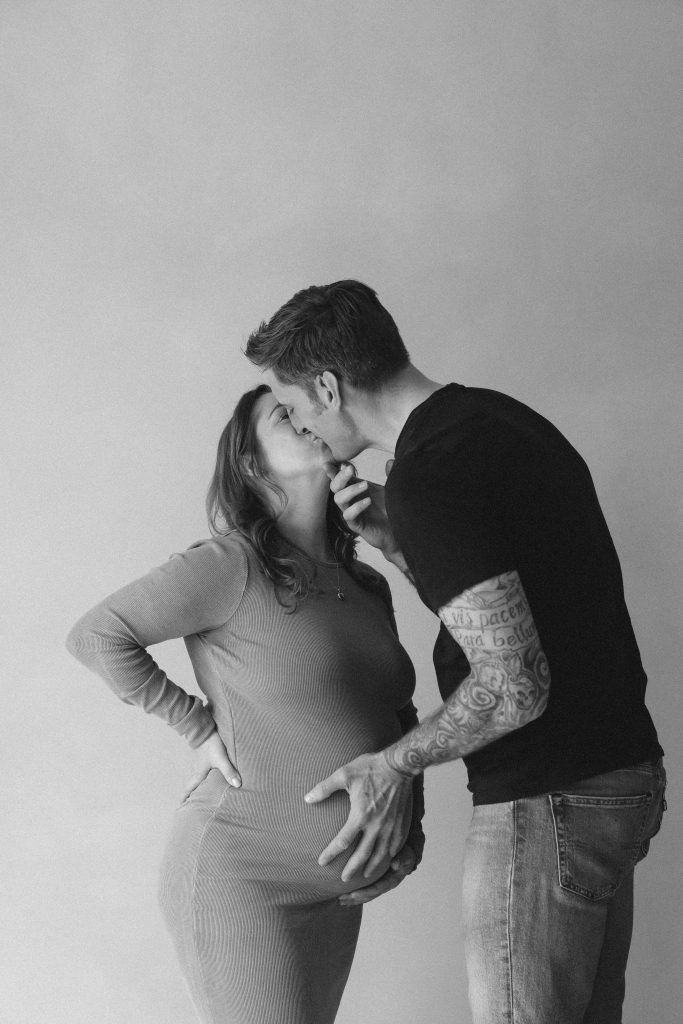 Maternity photographer Derby. Maternity photography. Motherhood photographer. Derbyshire.