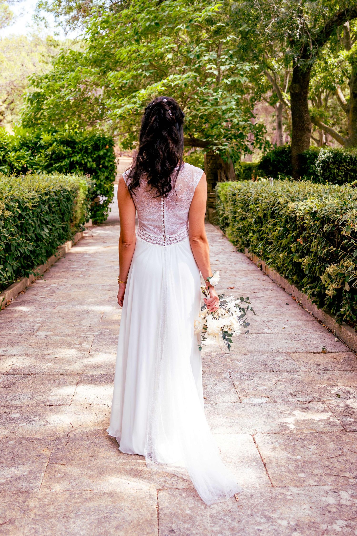 La mariée de dos