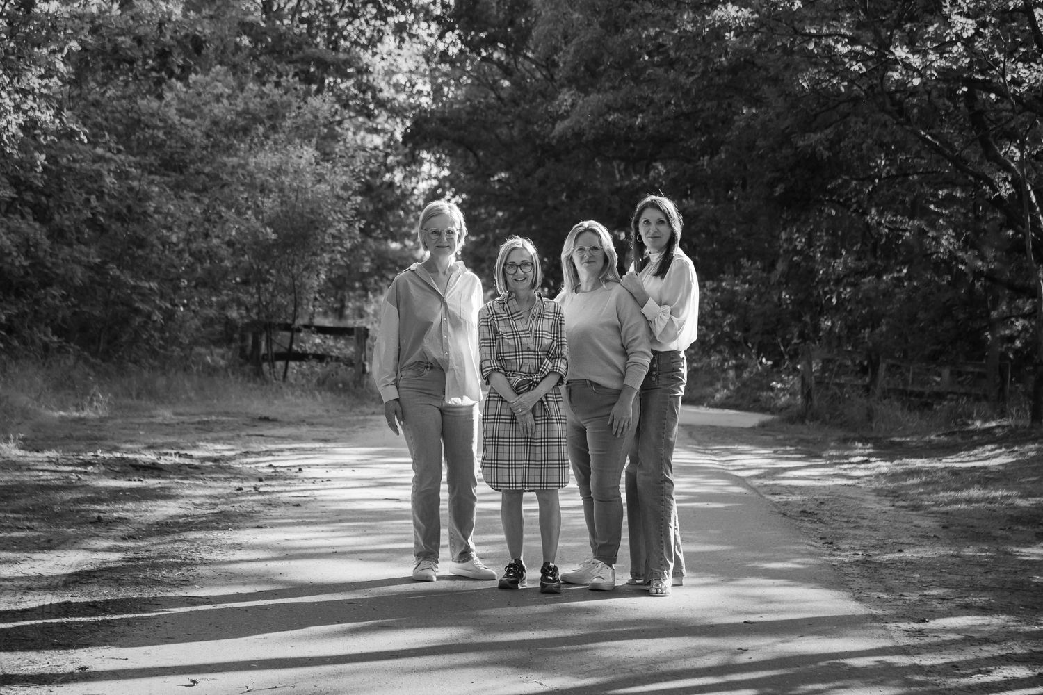 A group of four women posing for a group portrait photo in de Teut in Zonhoven.