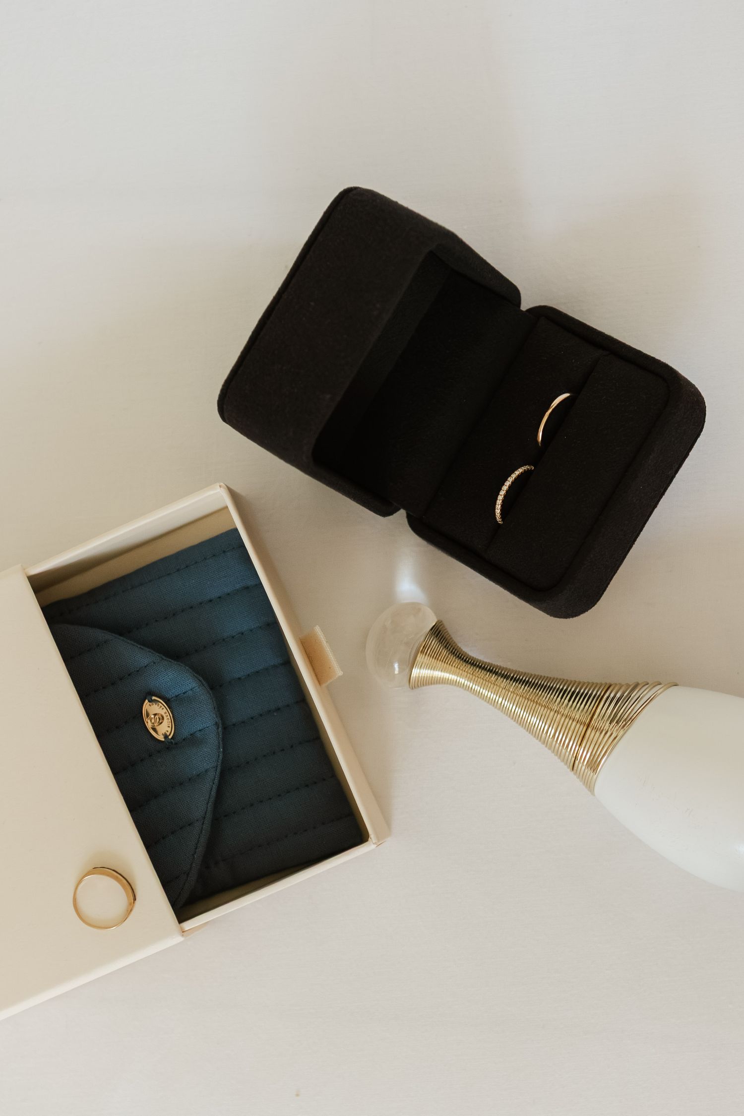 Photo alliances bagues mariés mariage 2026