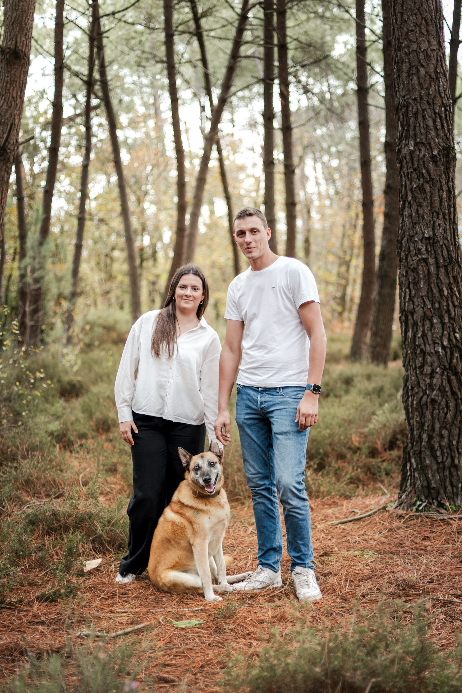 Photo famille forêt chien