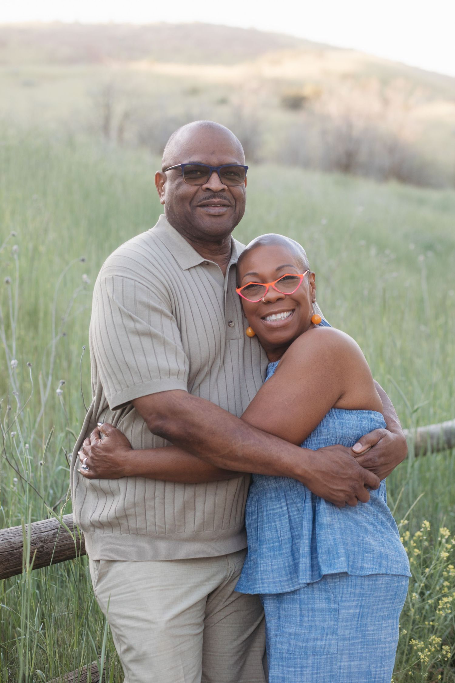 Husband and wife embracing during a spring extended family photography session at Camel’s Back Park in Boise.