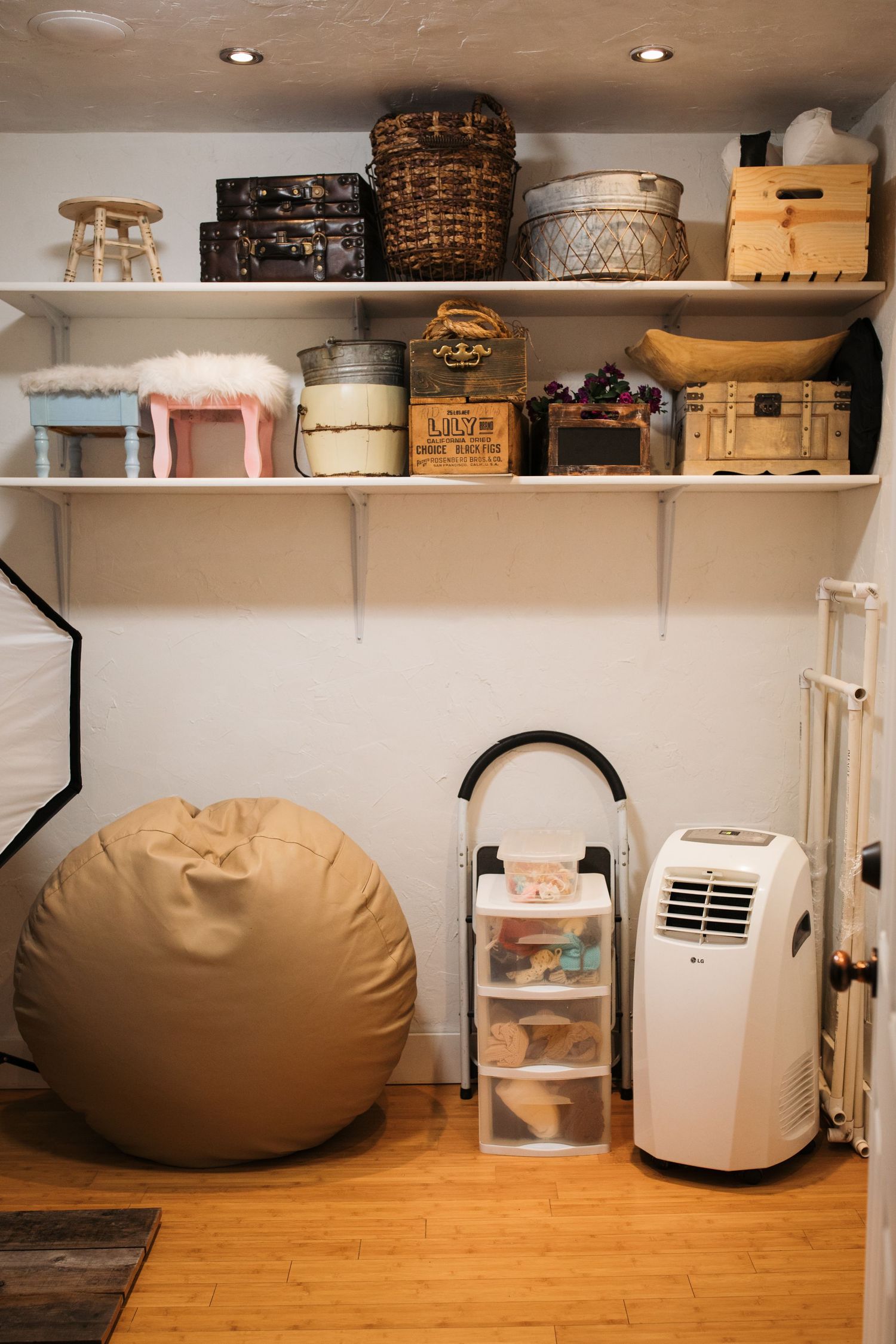 Newborn photography props and posing area inside the Sara Elizabeth Photography studio.