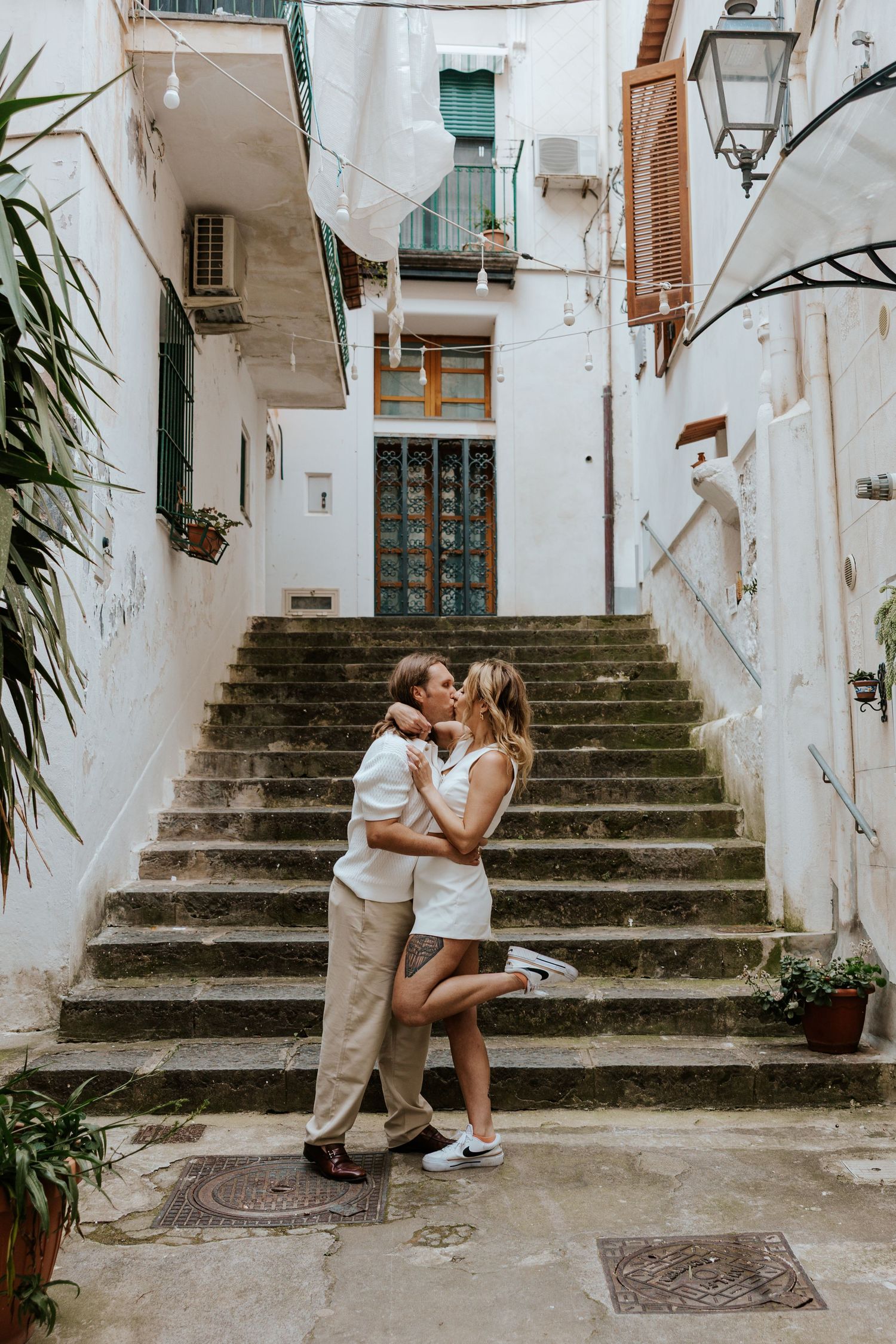 Italy elopement photos. Candid Amalfi couples photoshoot
