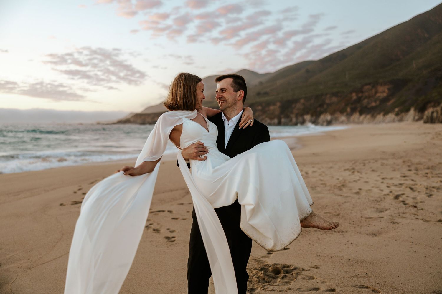 groom holding bride 