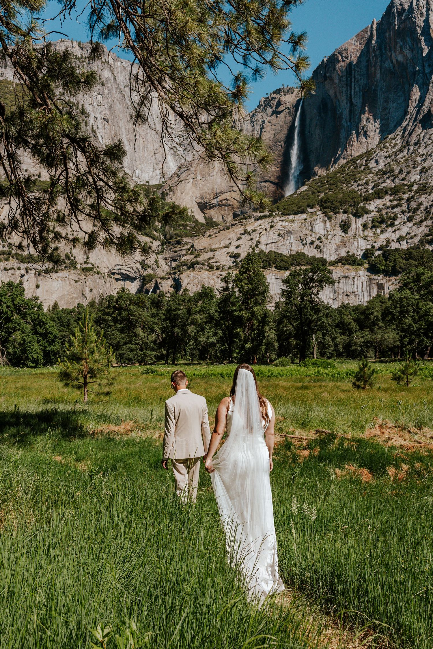 candid yosemite national park elopement photographer