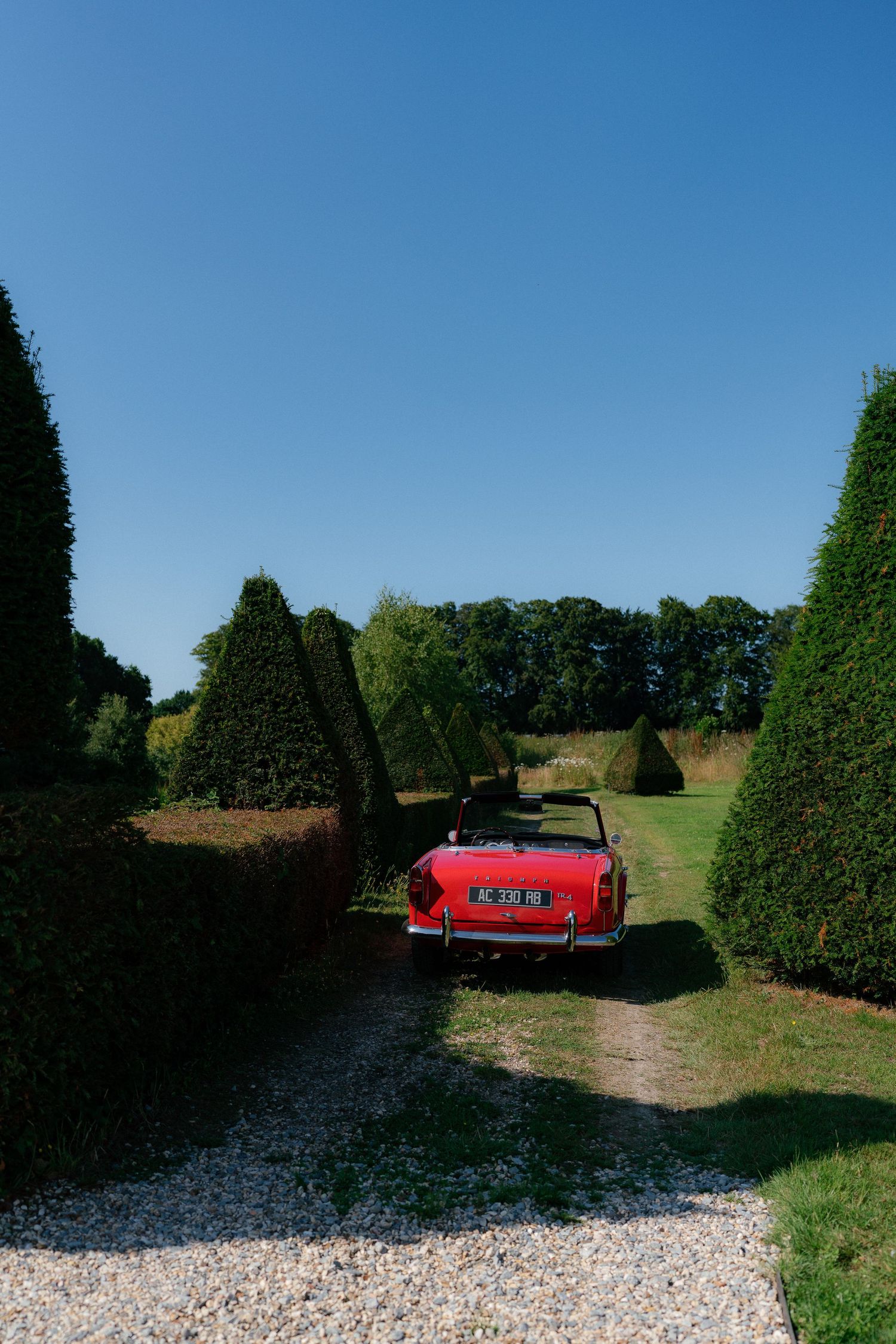 Photo de la voiture des mariés lors d'un mariage en Haute Normandie au Manoir d'Ango