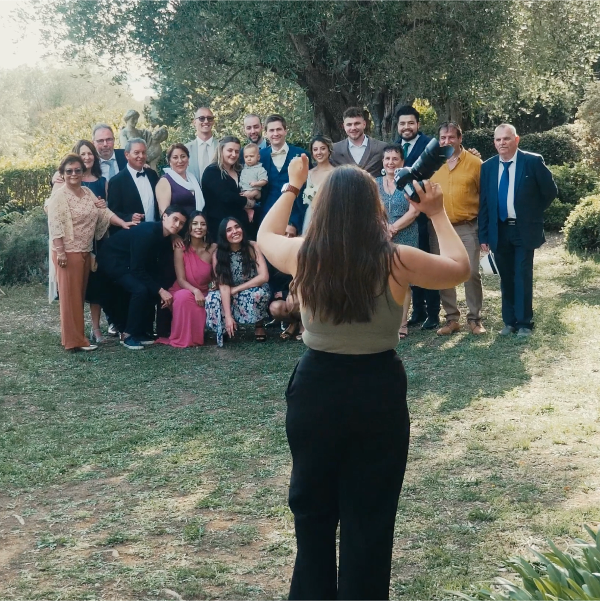 Photographie de moi-même en action sur une session de photo de groupe prise lors d'une prestation de reportage mariage à Mougins.