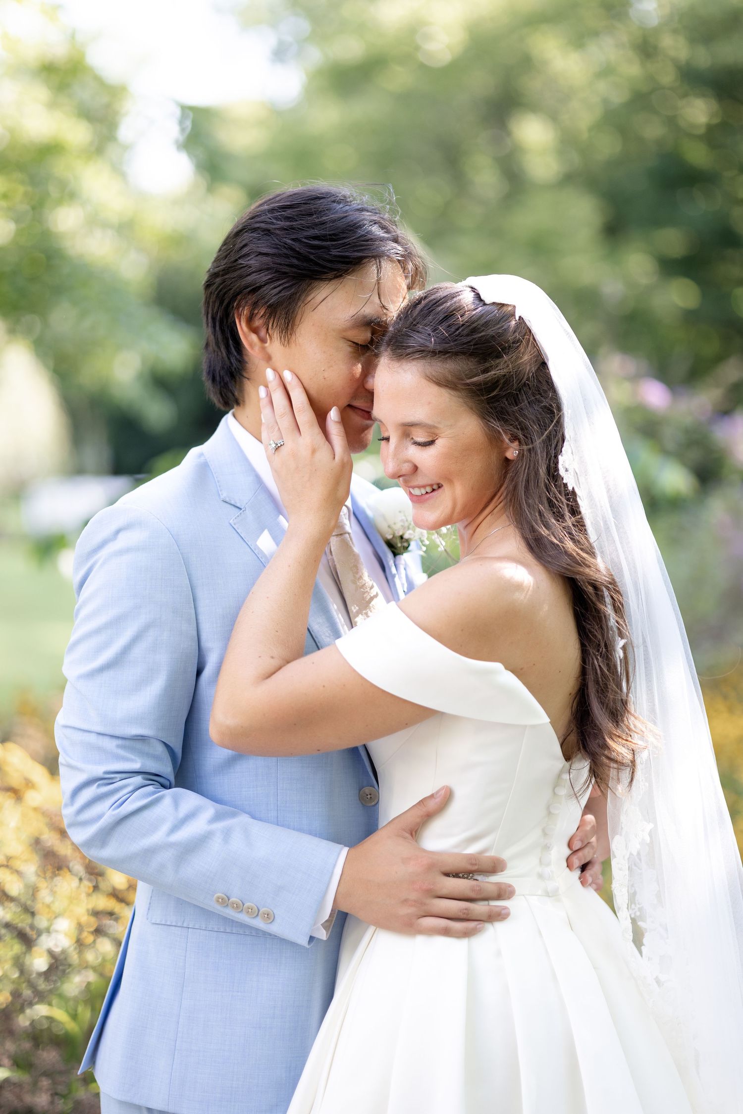Outdoor wedding ceremony at The Estate at Sunset Farm in Bellbrook, Ohio, captured by Dayton wedding photographers Julia & Sean Photography