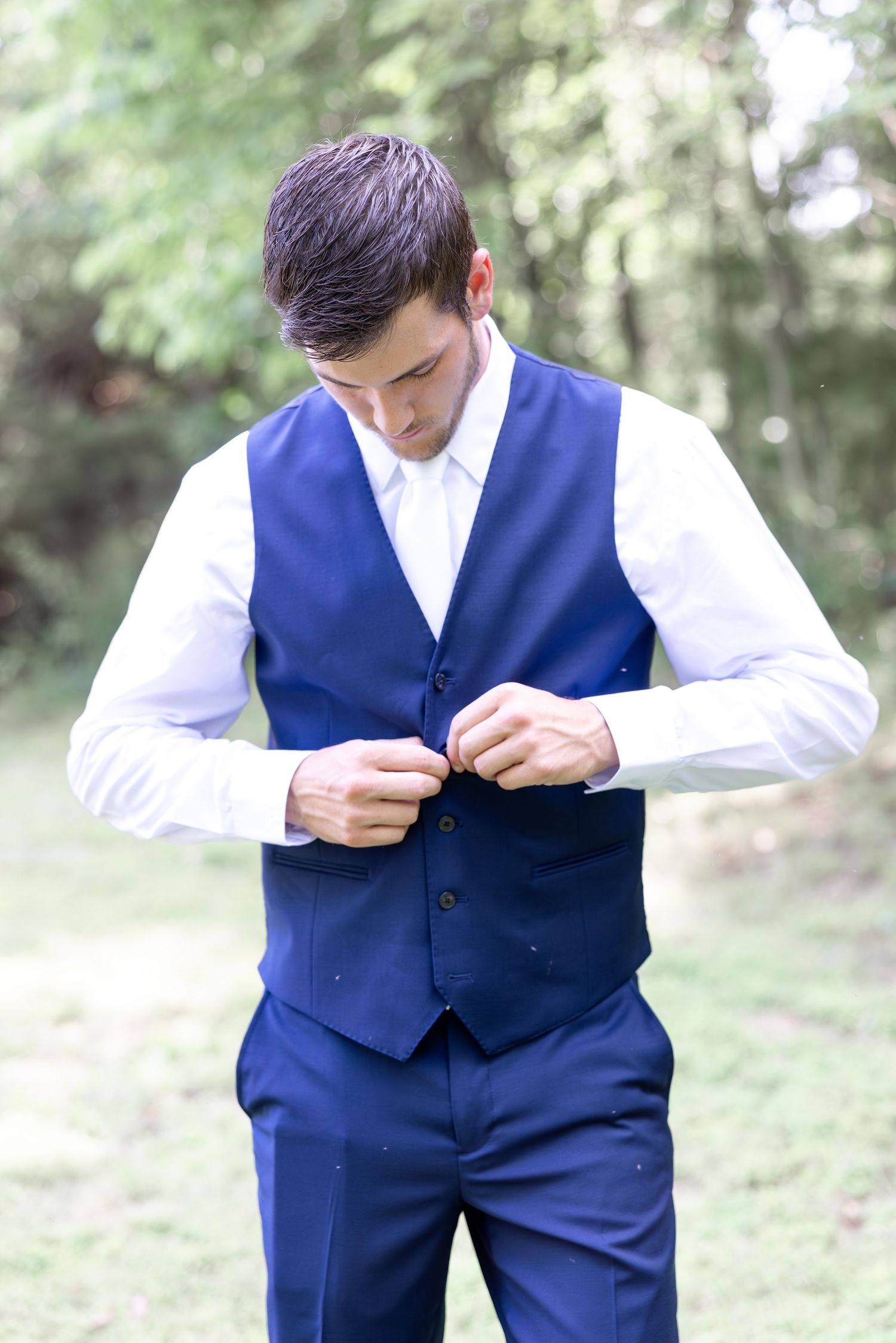 Romantic summer wedding in Northeast Ohio at Heartland on Heritage by Julia and Sean Photography, husband-and-wife wedding photographers.