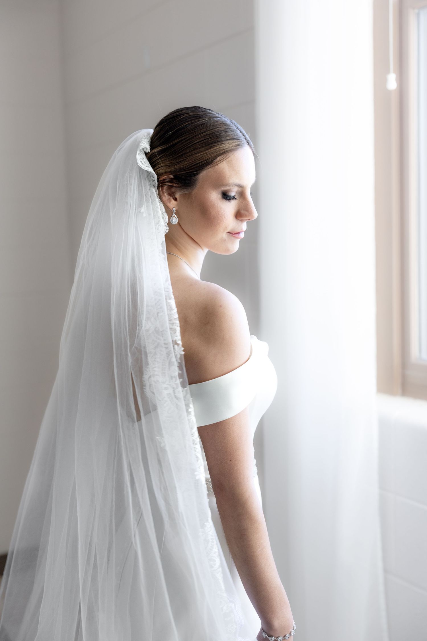 Light and airy wedding photography by Julia and Sean Photography, husband-and-wife photographers serving joyful brides in Dayton, Cincinnati