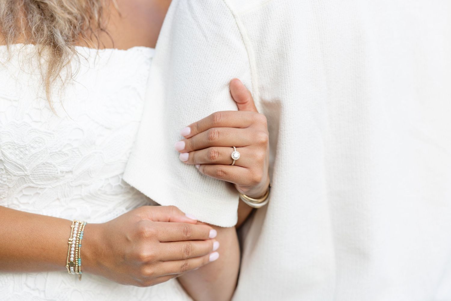 Golden hour engagement photos at Ault Park in Cincinnati by Julia & Sean Photography.