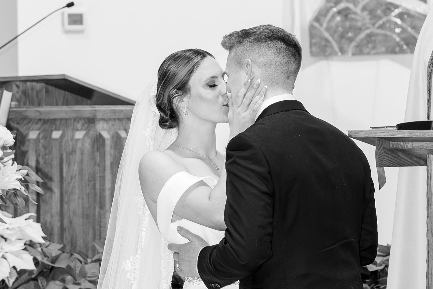 Light and airy wedding photography by Julia and Sean Photography, husband-and-wife photographers serving joyful brides in Dayton, Cincinnati