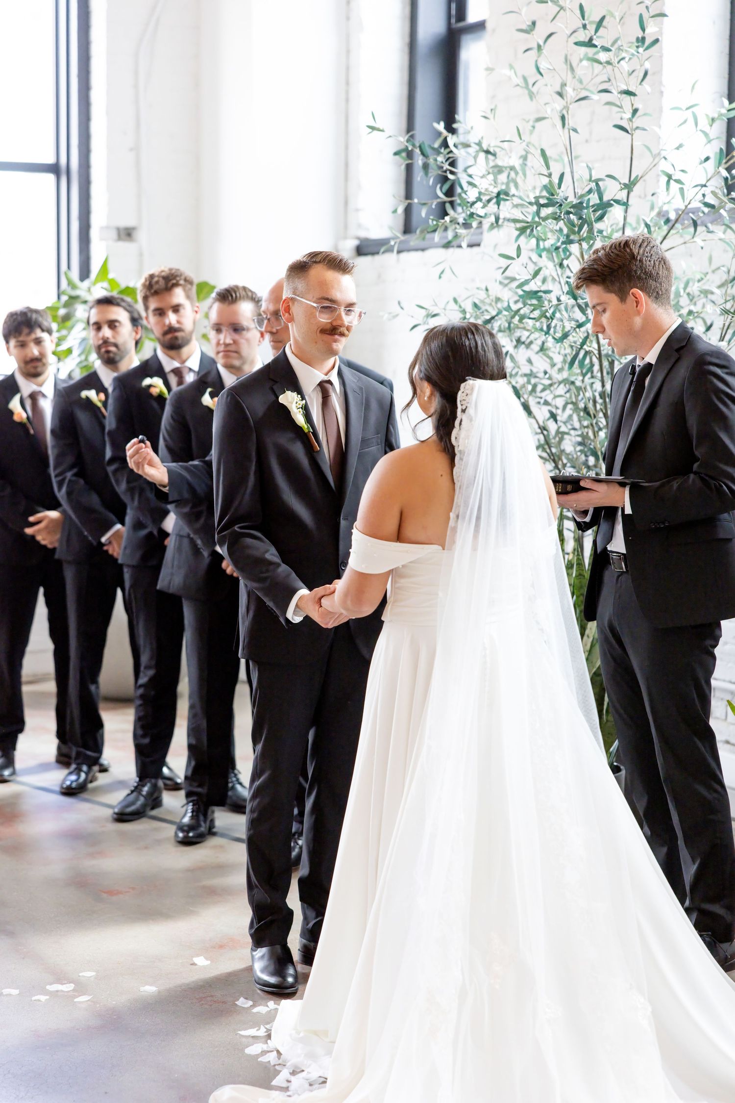 Timeless wedding portraits at Flat 51 in downtown Columbus, Ohio, by Columbus wedding photographers with a light and airy style.