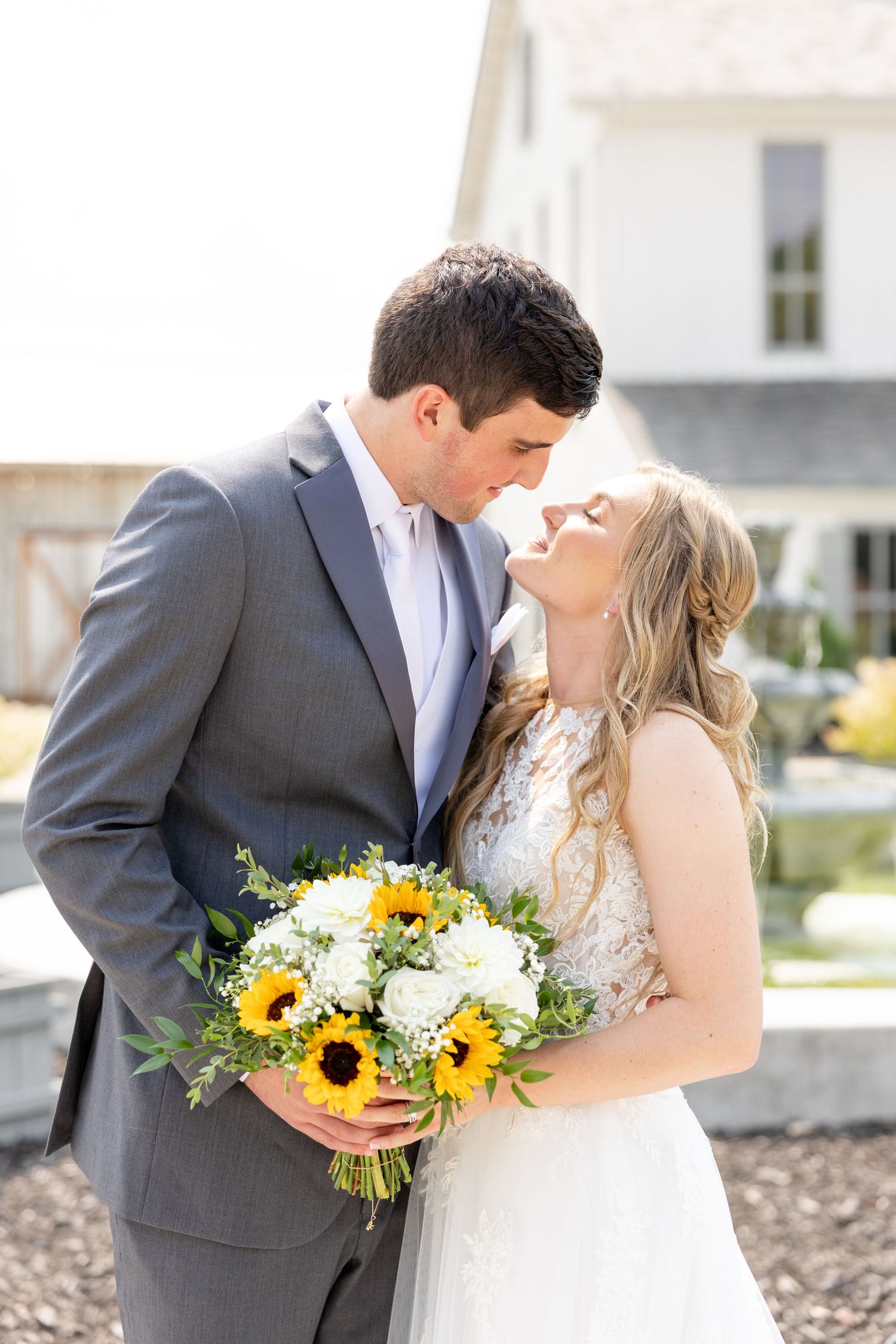 Joyful summer wedding at The Bicentennial Barn in Dayton, Ohio, photographed by Dayton wedding photographers Julia and Sean Photography.