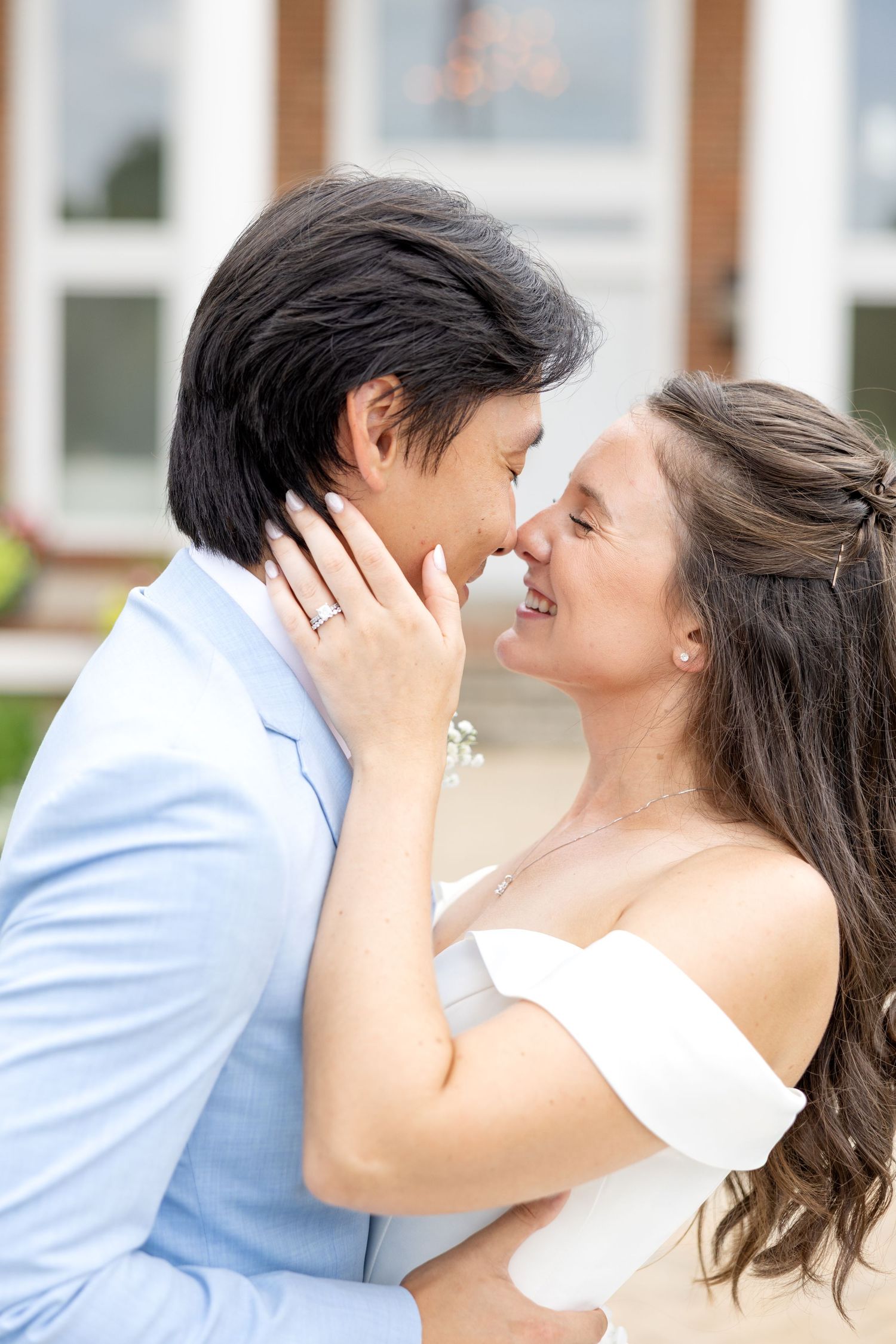 Timeless bride and groom wedding portraits at The Estate at Sunset Farm in Bellbrook, Ohio, photographed by Julia & Sean Photography.