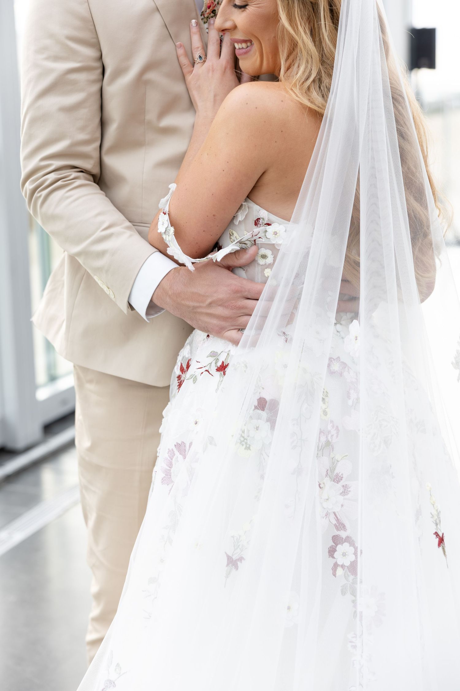 Timeless rooftop wedding at Revery in Columbus by Julia and Sean Photography, serving Dayton, Columbus & Cincinnati.
