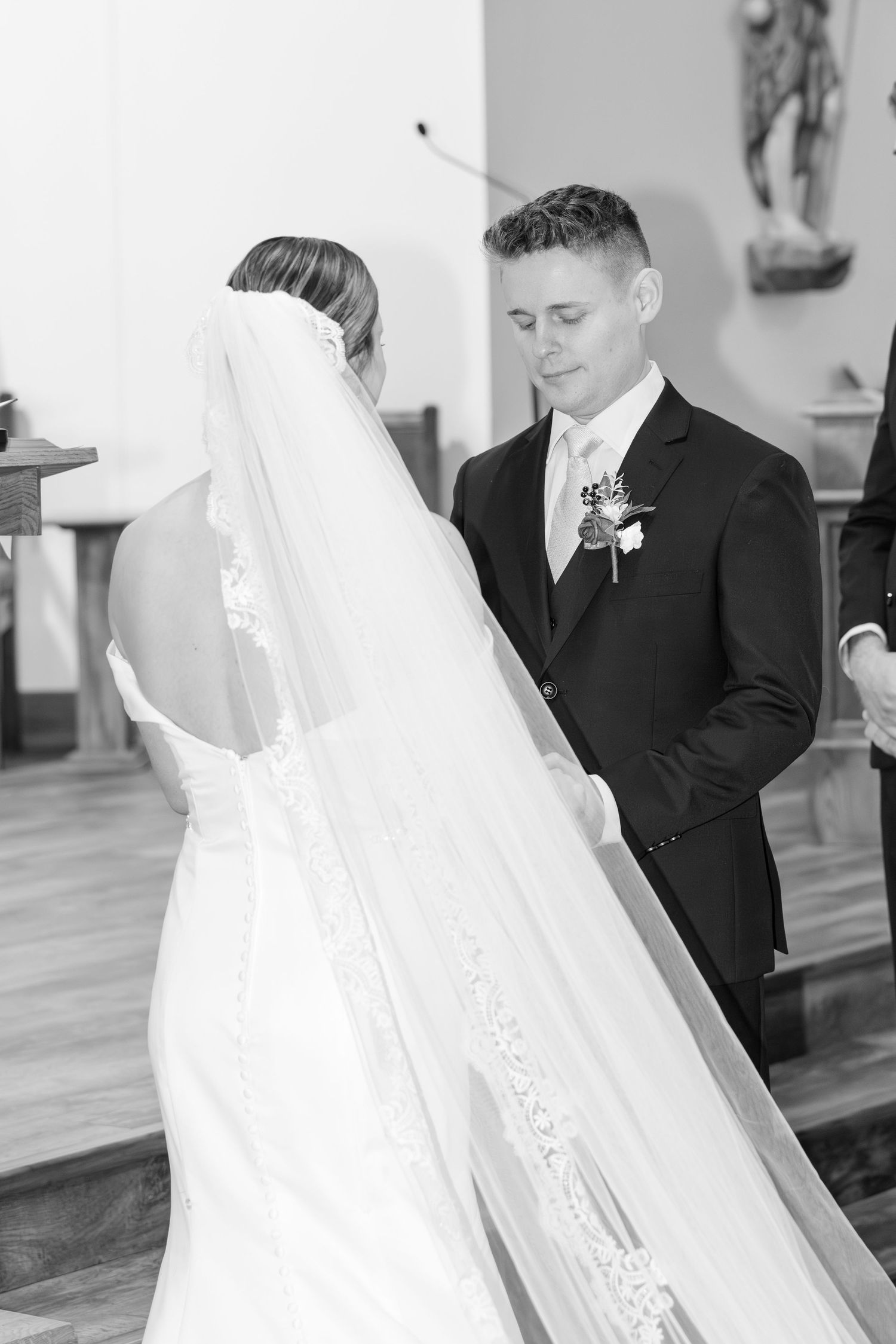 Light and airy wedding photography by Julia and Sean Photography, husband-and-wife photographers serving joyful brides in Dayton, Cincinnati